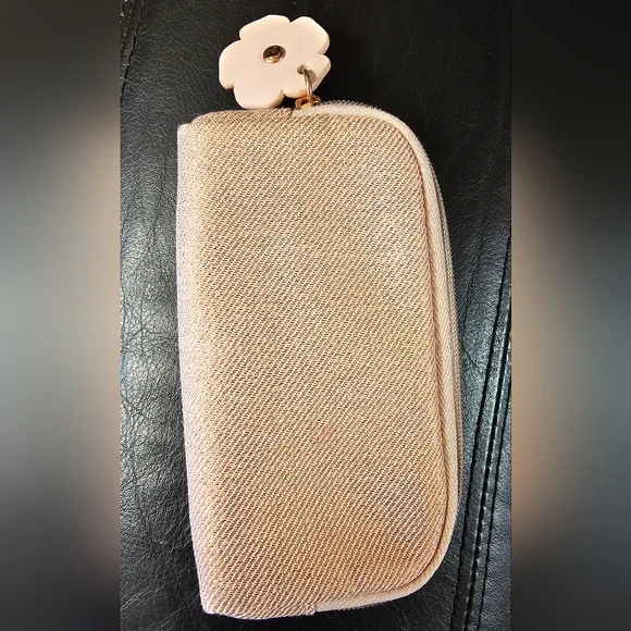Coach Pink Shimmer zipper coin Pouch with Flower charm pull Rosegold NWOT - Picture 4 of 16